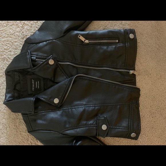 Faux leather black jacket size 3-4 T - Picture 2 of 4